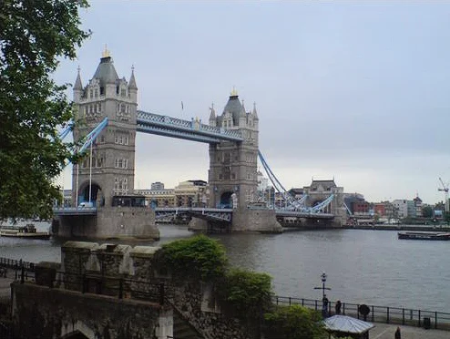 تجربة جسر لندن ومقابر لندن