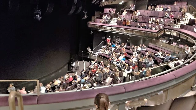 مسرح جيليان لين