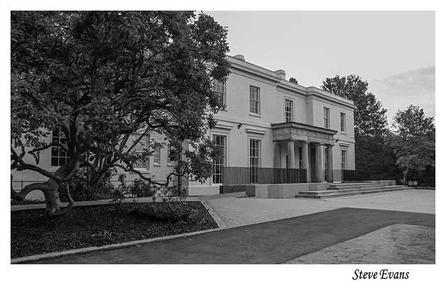 مبنى مانشن هاوس