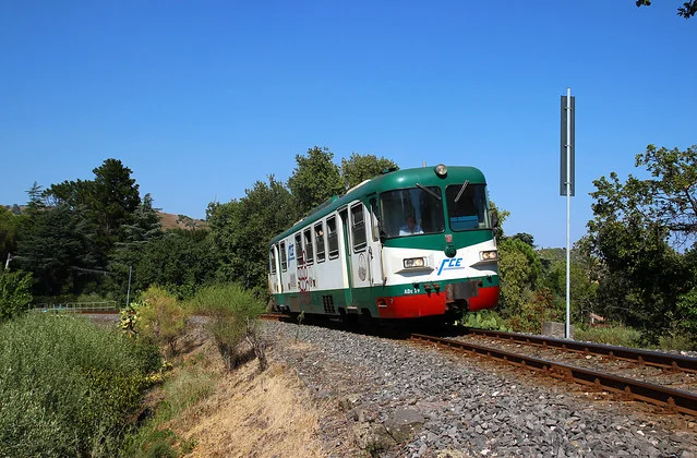 سكك حديد سيركوميتنيا (Ferrovia Circumetnea)