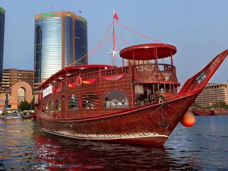 مطعم روستار العائم