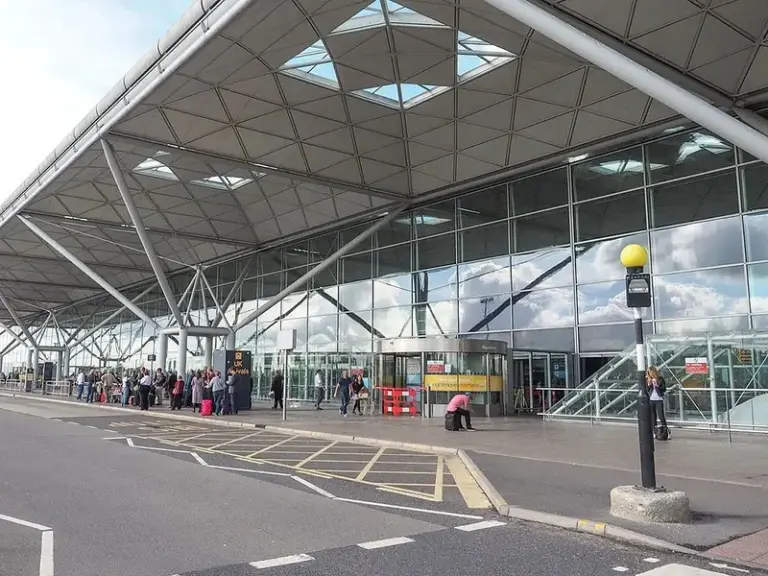 مطار لندن ستانستيد (STN)