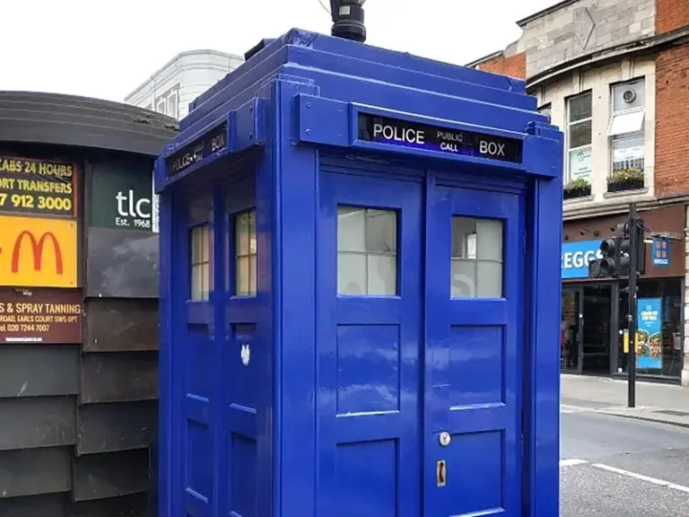 كشك الشرطة في إيرلز كورت