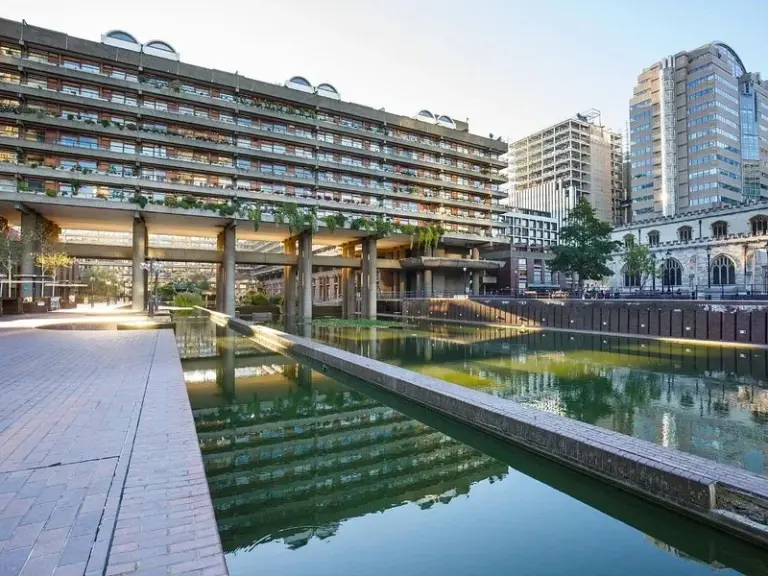 مركز باربيكان