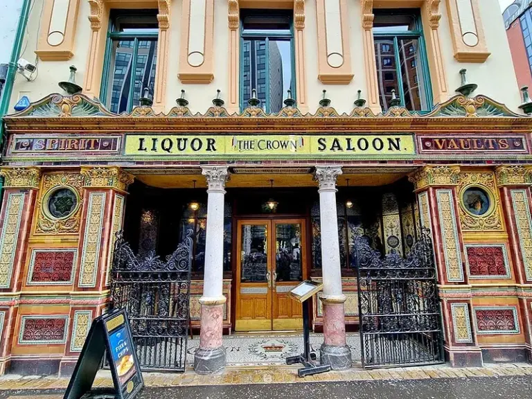 صالون كراون ليكور