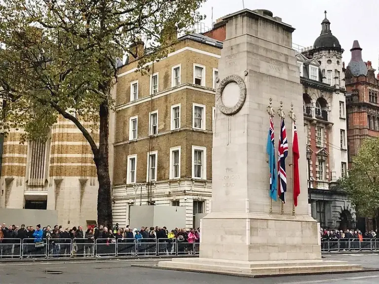 النصب التذكاري (السينوتاف)