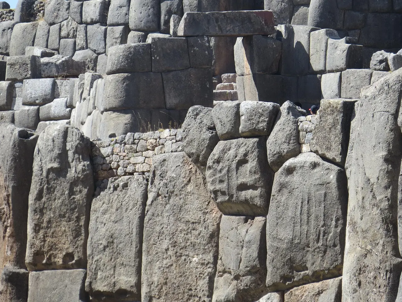 Reenactment of Inca sun worship at Sacsayhuamán during Inti Raymi — a vivid cultural experience through local festivals and folk performances in Peru Actors in Inca-inspired regalia performing ritual at Sacsayhuamán during Inti Raymi